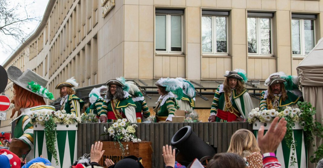 46. Kinderfaschingszug in Nürnberg beginnt erstmals am Jakobsplatz 46. Kinderfaschingszug in Nürnberg beginnt erstmals am Jakobsplatz