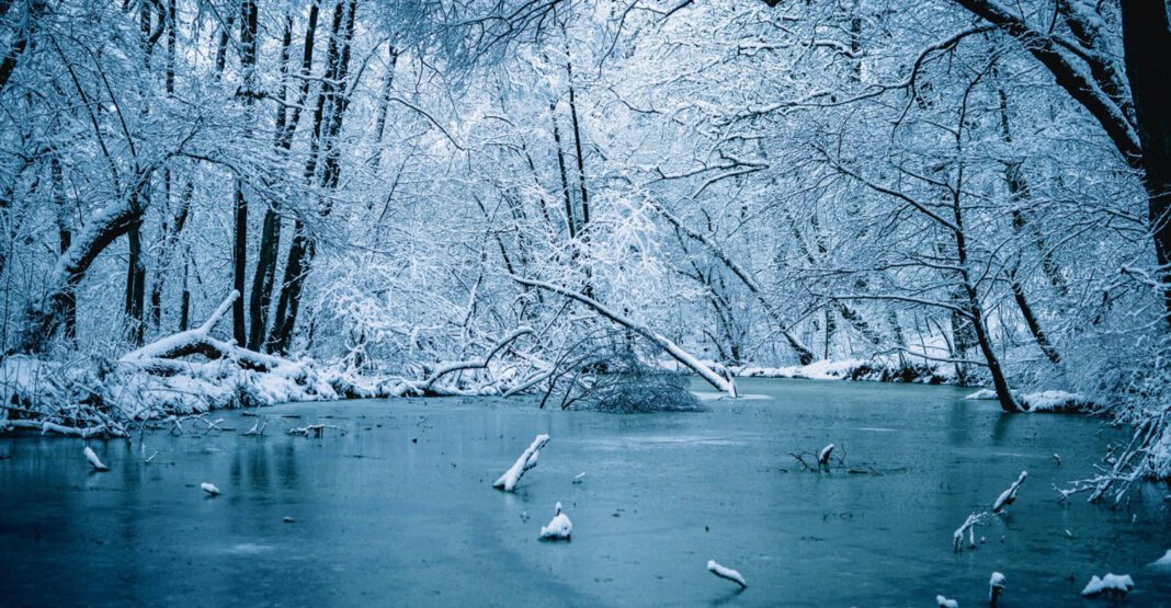 Behörden warnen: Zugefrorene Teiche und Gräben sind noch nicht betretbar Behörden warnen: Zugefrorene Teiche und Gräben sind noch nicht betretbar
