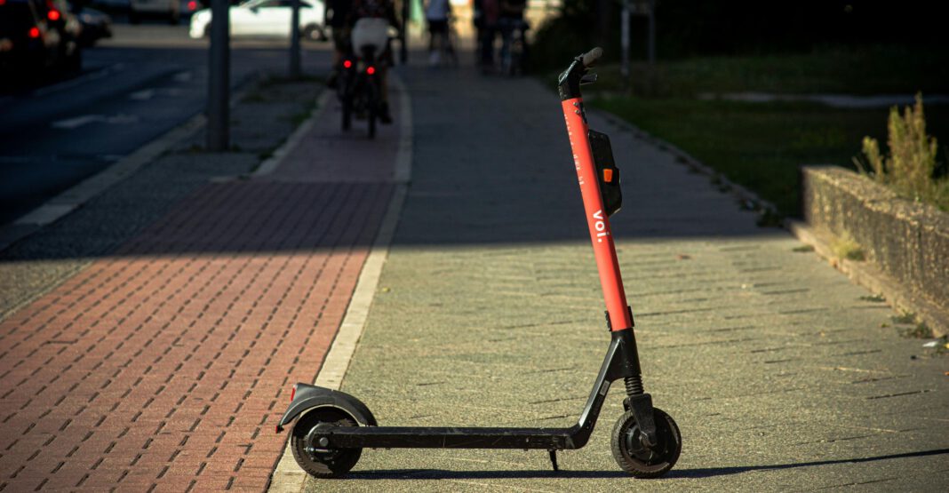 Erlangen untersagt Abstellen von E Scooter in Innenstadt und Burgberg während Bergkirchweih