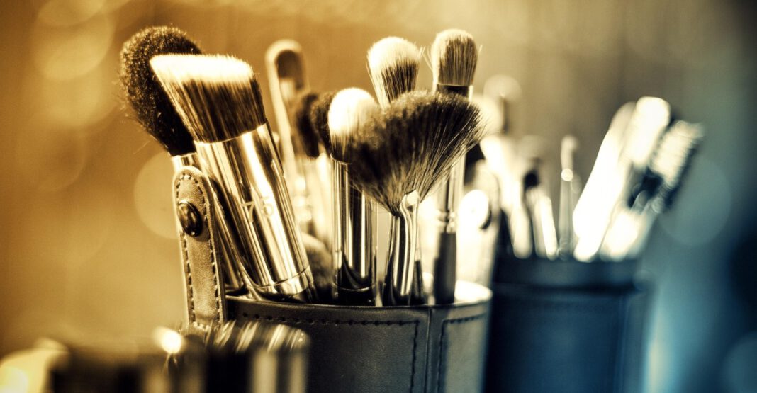 Glossybox August 2023: Enthüllung der Produkte, Bewertungen und Favoriten