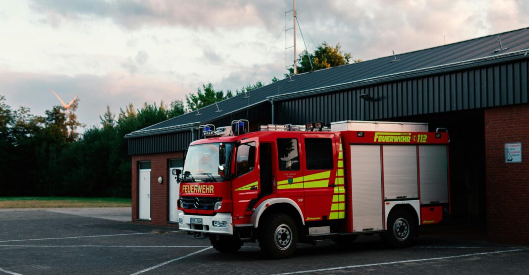 Heftige Gewitter sorgen am Dienstagabend für mehr als 100 Feuerwehreinsätze Heftige Gewitter sorgen am Dienstagabend für mehr als 100 Feuerwehreinsätze