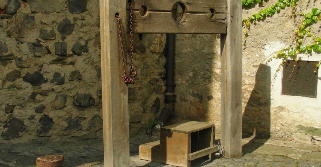 Nürnberg beleuchtet Säule 