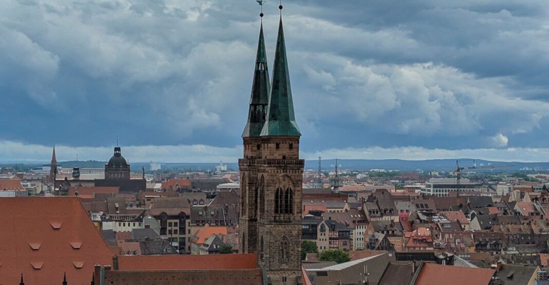 Nürnberg gestaltet Altstadt klimafest: Bäume, Wasser und entsiegelte Flächen sollen Hitzebelastung reduzieren Nürnberg gestaltet Altstadt klimafest: Bäume, Wasser und entsiegelte Flächen sollen Hitzebelastung reduzieren