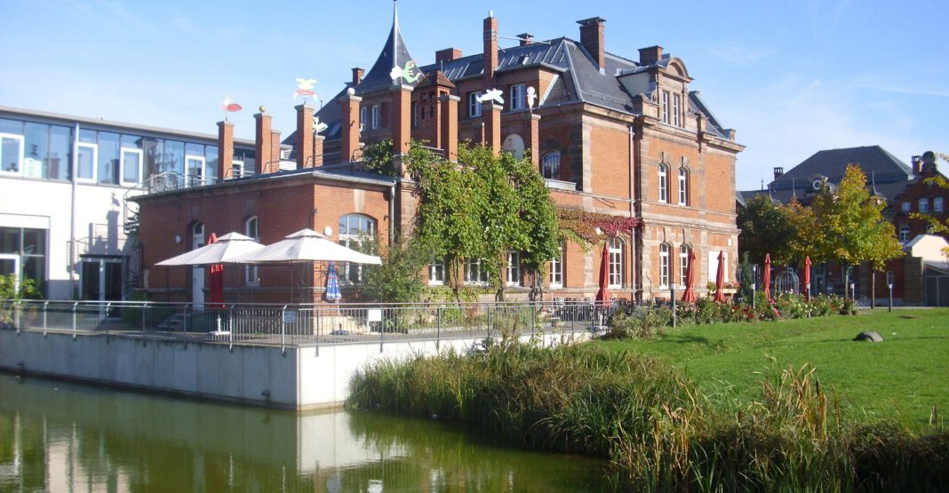 Nürnberg versteigert ungeliebte Weihnachtsgeschenke zugunsten von Foodsharing Nürnberg versteigert ungeliebte Weihnachtsgeschenke zugunsten von Foodsharing