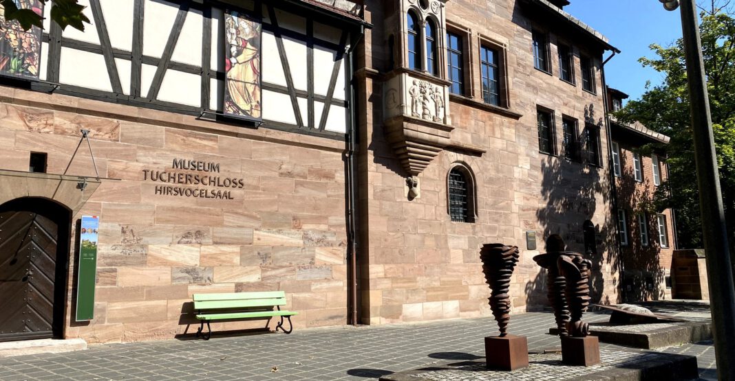 Weihnachtliches Klavierkonzert von Schülern im Hirsvogelsaal des Tucherschlosses Weihnachtliches Klavierkonzert von Schülern im Hirsvogelsaal des Tucherschlosses